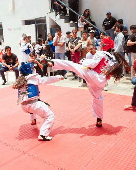 Deportista de Gumiho en combate de competencia