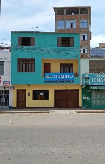 Fachada de la sede Chimbote
